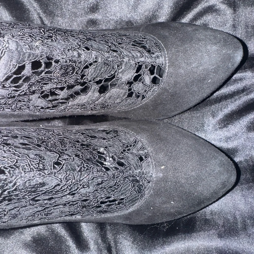 ❤️🔥AUTHENTIC🔥❤️Dolce & Gabbana Black sued and lace booties. - Picture 4 of 12